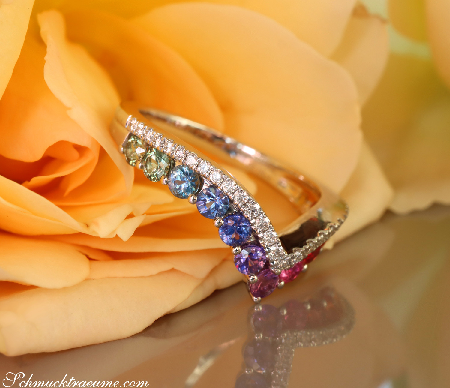 Raffinierter Regenbogen Saphir Ring mit Brillanten - Image 9