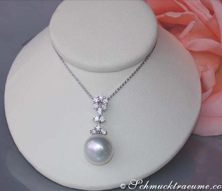 Südseeperlen-Anhänger mit Brillanten & Diamanten auf Silberkette