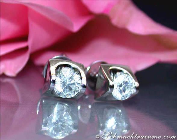 Detailansicht von Brillant Solitär Ohrsteckern in Weißgold, 0.70 ct.