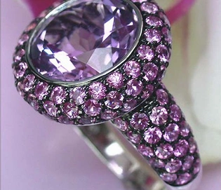Prachtvoller Amethyst-Ring mit pinken Saphiren in Weißgold 750