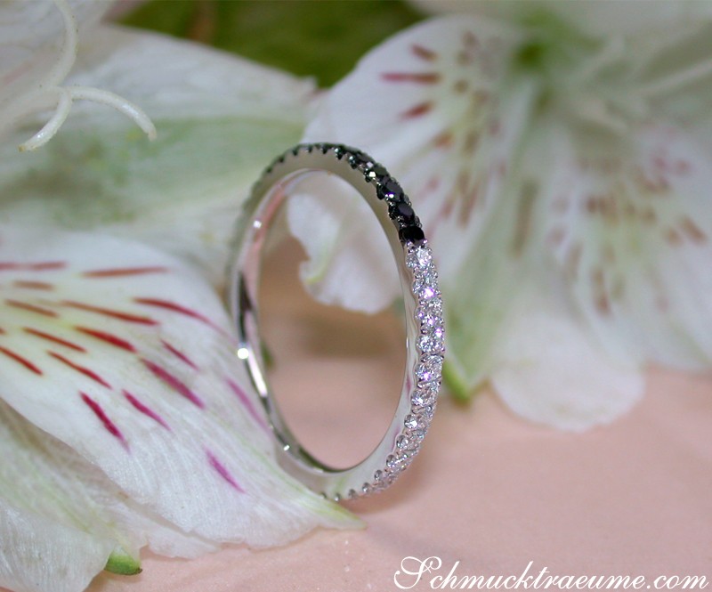 Wandelbarer Memory Ring mit weißen und schwarzen Diamanten - Image 12