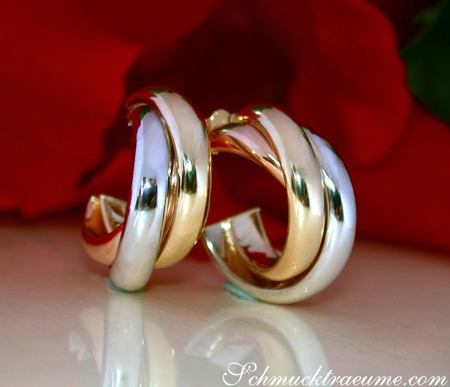 Gold Creolen 'Tricolor' in Gelb-, Weiß- und Roségold 585 auf glänzender Oberfläche Gold Creolen 'Tricolor' in Gelb-, Weiß- und Roségold 585 auf glänzender Oberfläche