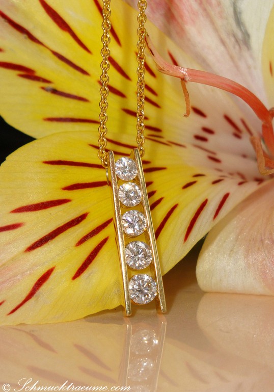 Gelbgold 585 Anhänger mit 3 Brillanten 0.540 Karat W SI1