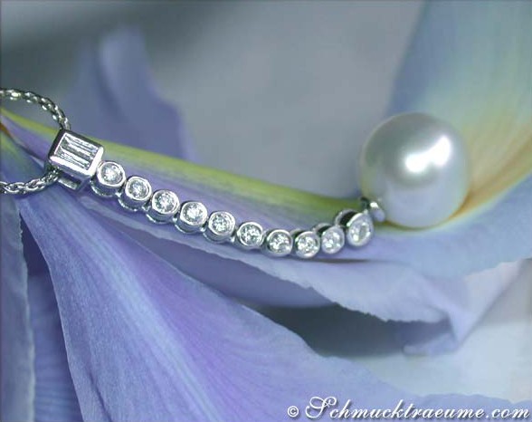 Extra langer Südseeperle Anhänger mit Diamanten & Brillanten - Image 2