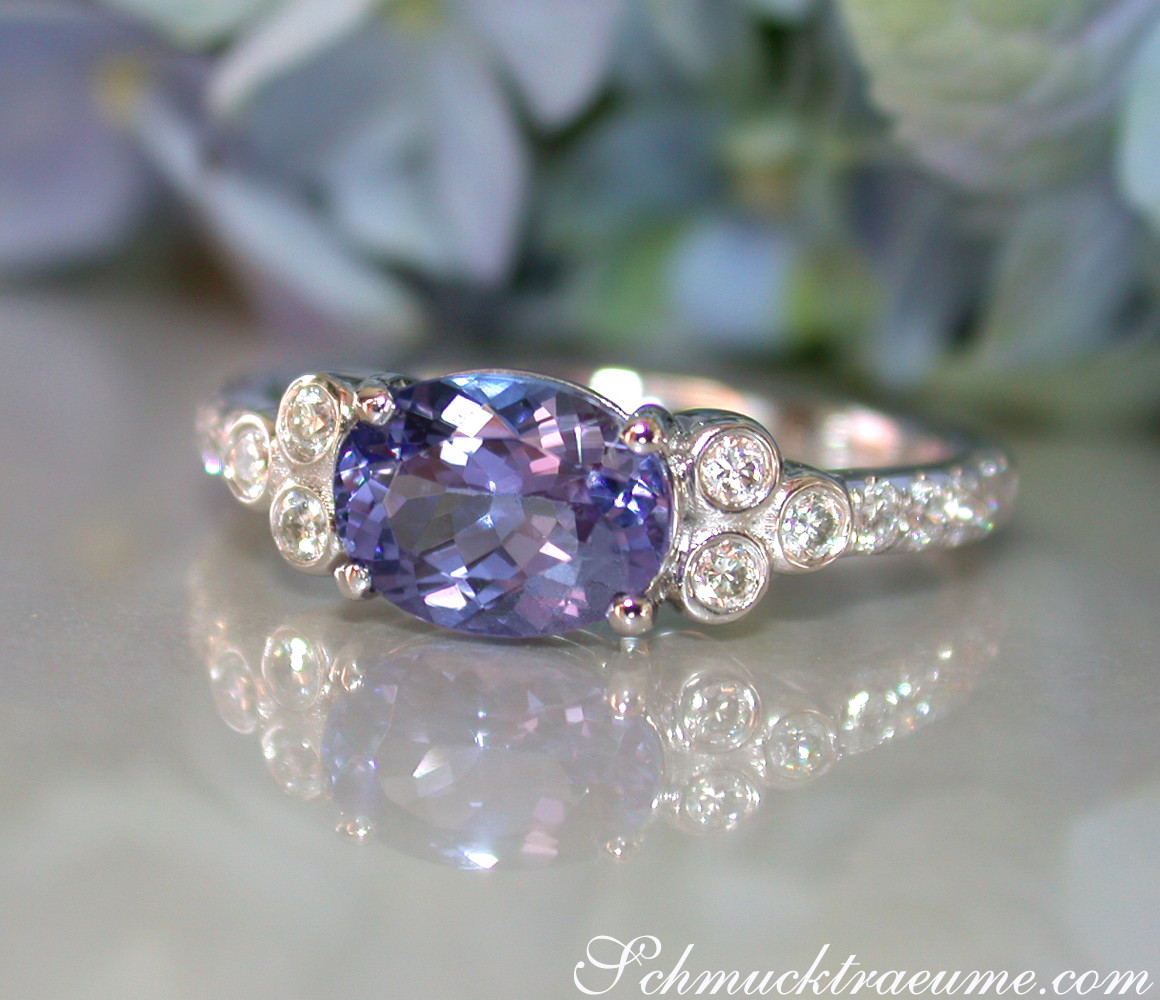 Femininer Tansanit-Ring mit Brillanten in Weißgold 585