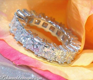 Erlesener Diamanten Memory Ring in Weißgold 750, 9.05 ct. TW VS