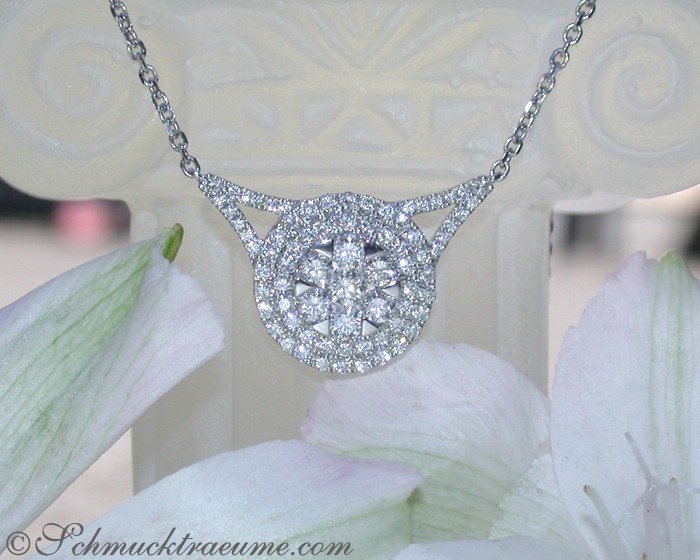 Weißgold 750 Halskette mit Diamant-Blüte, exquisit verarbeitet