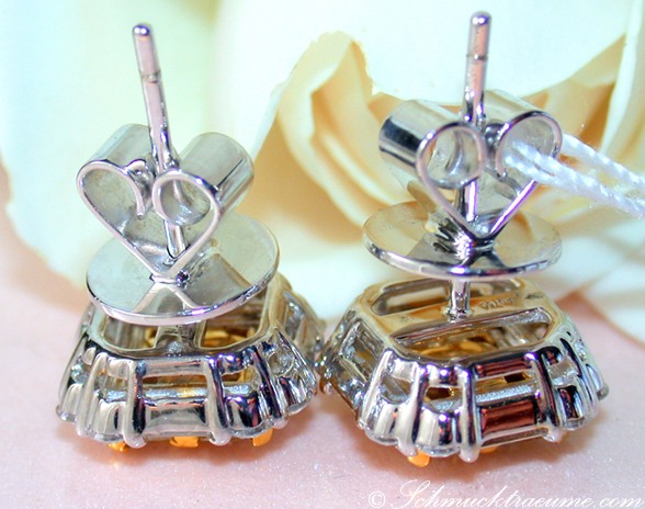 Detailansicht von gelben Diamanten Ohrsteckern in Weißgold