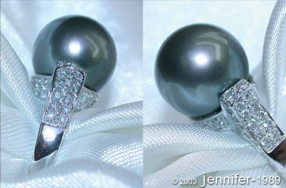 Edler Tahitiperle-Ring mit Brillantenkragen, Detailaufnahme, getragen auf weißem Stoff