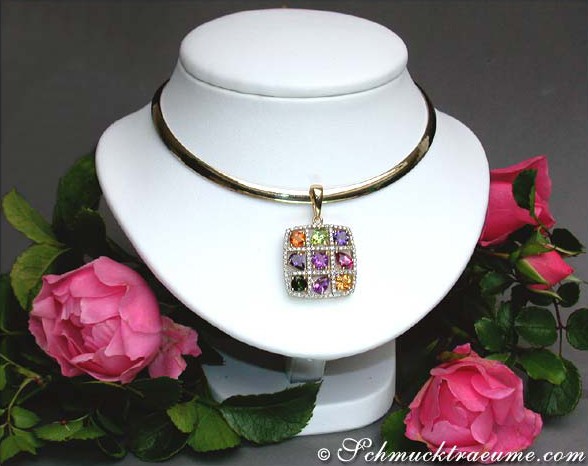 Multicolor-Edelstein-Anhänger mit Brillanten auf Goldkette, Detailaufnahme