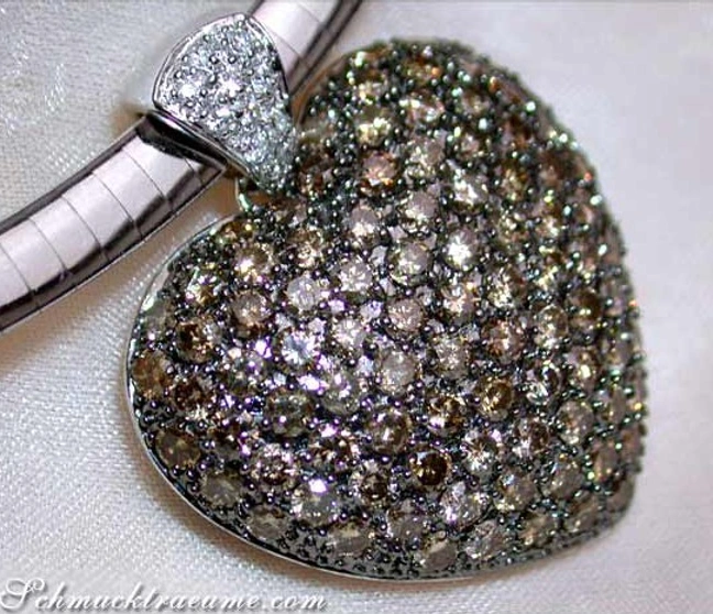 Weißgold Herz-Anhänger mit braunen Brillanten, detailreich, glänzend, elegant Weißgold Herz-Anhänger mit braunen Brillanten, detailreich, glänzend, elegant