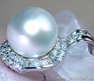 Weißgold-Anhänger mit 1.150 Karat Diamanten und 13-14 mm Südseeperle