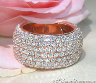 Rosenblüte mit exklusivem Brillanten-Memoryring aus Roségold