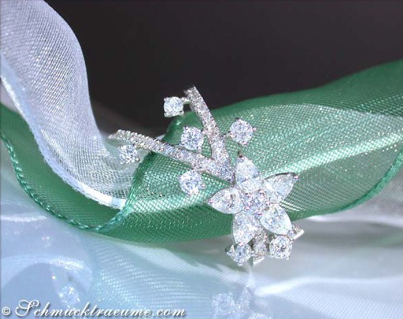 Blüten-Diamantring im Weißgold 750, 1.320 Karat TW VS