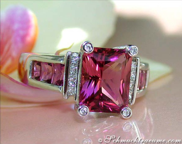Pink Turmalin Ring mit Diamanten in Weißgold 750