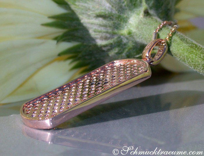 Klassischer Dog-Tag-Anhänger mit naturbraunen Brillanten, Roségold 585, detailreiches Design