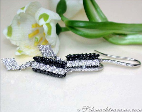 Schwarz-Weiß-Diamant-Ohrhänger in Weißgold 750