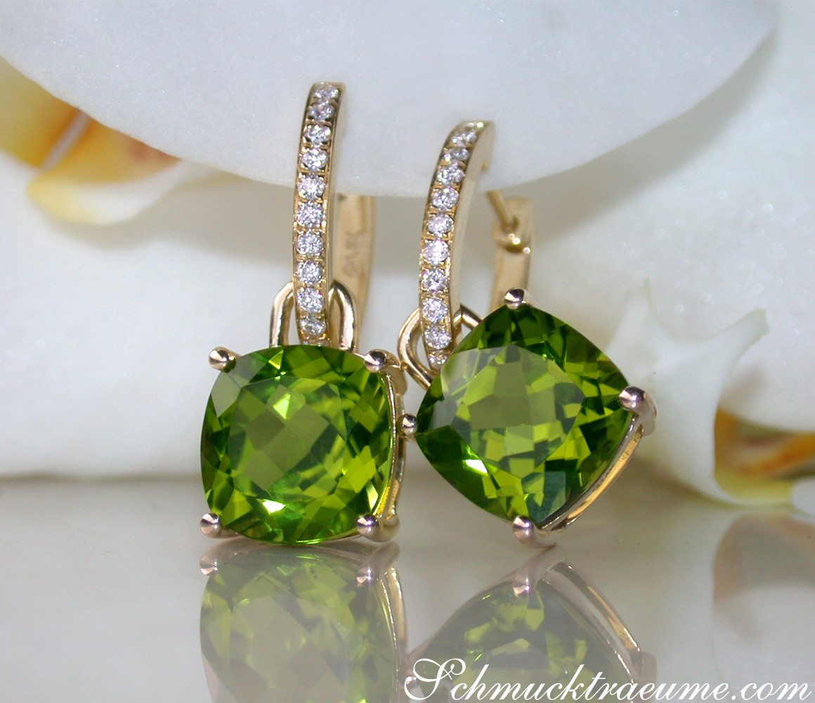 Peridot-Kissen-Ohrhänger mit Diamanten in Gelbgold 585, elegant und farbenfroh.