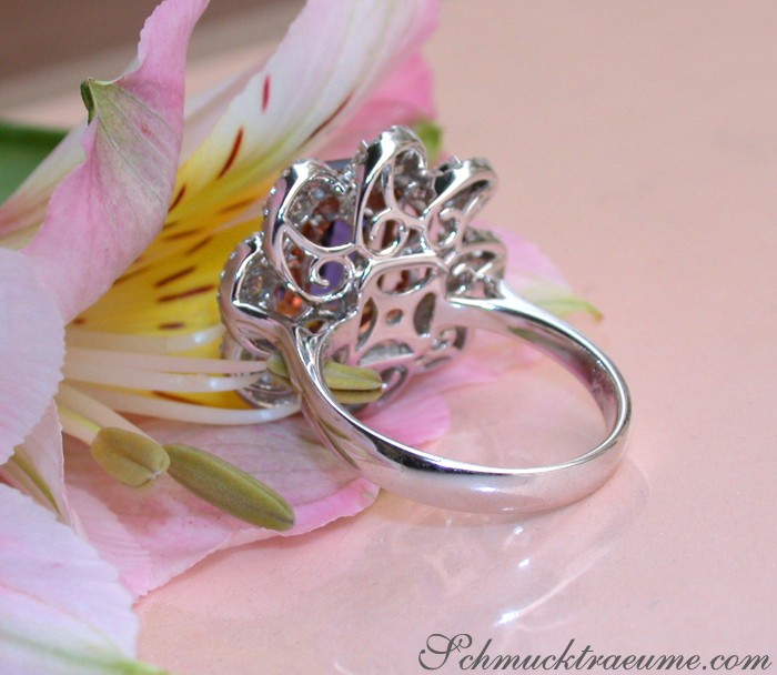 Klassischer Tansanit-Ring mit Diamanten auf Blüte, Roségold 750