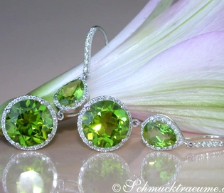Peridot-Ohrhänger in Weißgold 750 mit Brillanten, elegant und prächtig