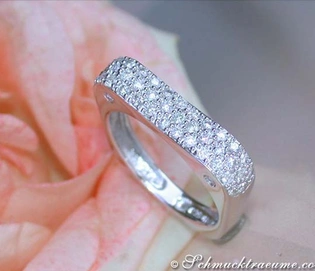 Eckiger Diamantring mit 0.50 Karat in Weißgold 585, Detailaufnahme.