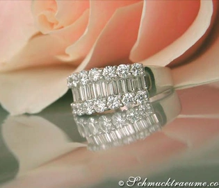 Stattlicher Brillantenring mit Baguette-Diamanten in Platin 950