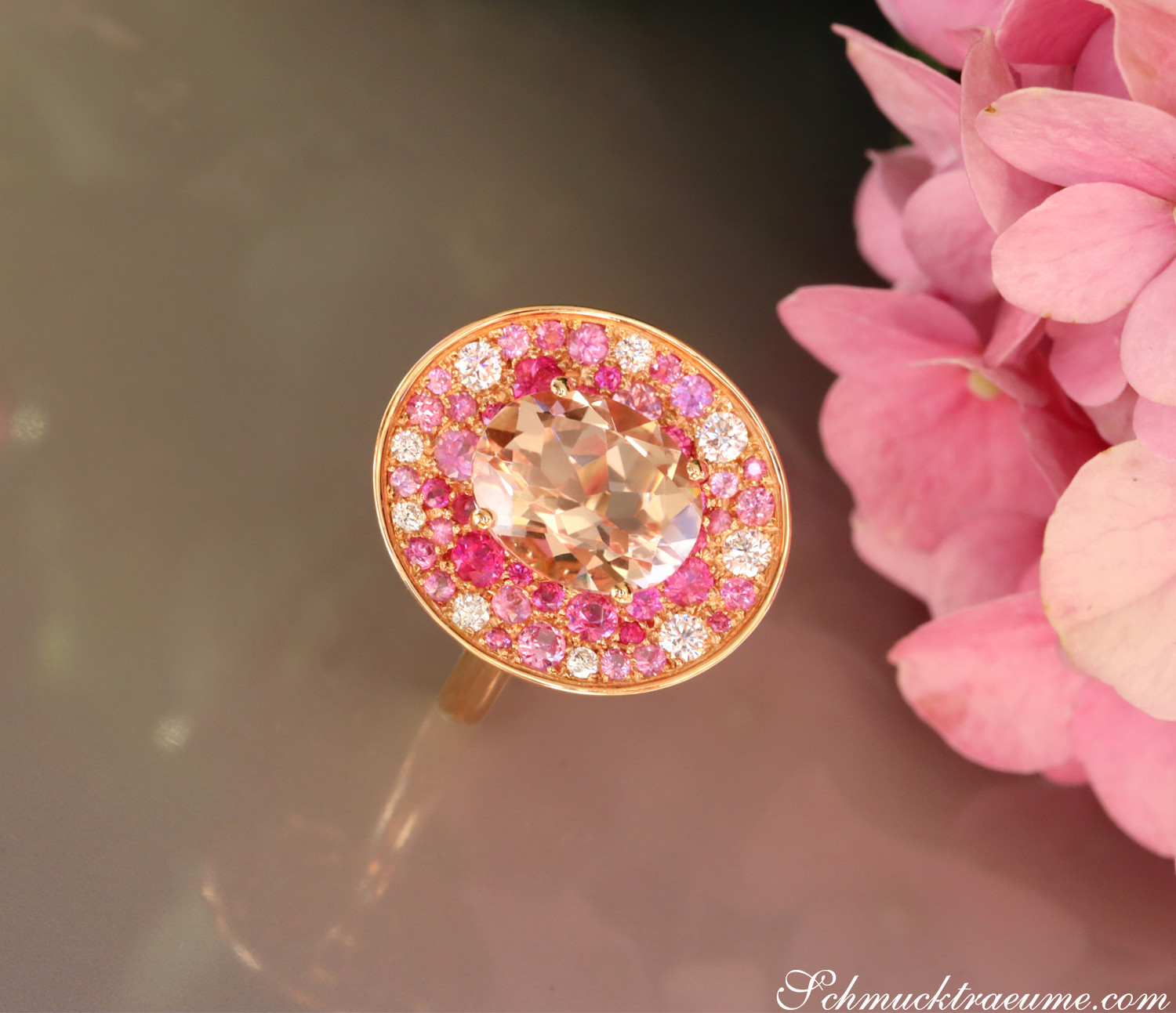 Runder Morganit-Ring mit Pink Saphiren und Brillanten in Roségold 750