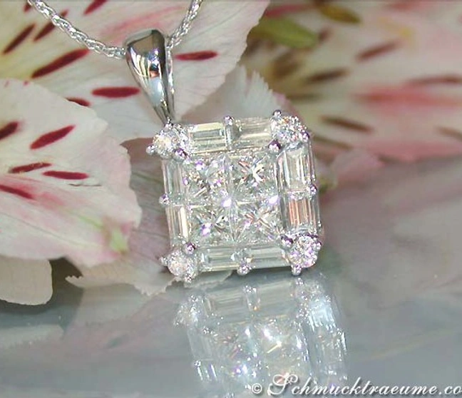 Eleganter Diamanten Carré Anhänger (3 Schliffarten) - Image 1 Eleganter Diamanten Carré Anhänger (3 Schliffarten) - Image 1