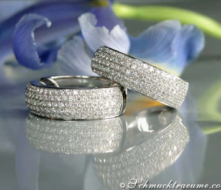 Opulente Brillanten Pavé Creolen in Weißgold: Stilvolle Ohrschmuck mit funkelnden Diamanten