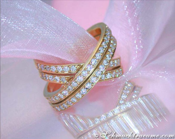 Gelbgold 750 Diamantring, überkreuzte Struktur, Detailaufnahme, prächtig, elegant