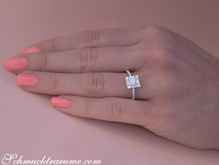 Weißgold 750 Ring mit Baguette Diamanten, Detailaufnahme auf Hand mit rosa Nagellack