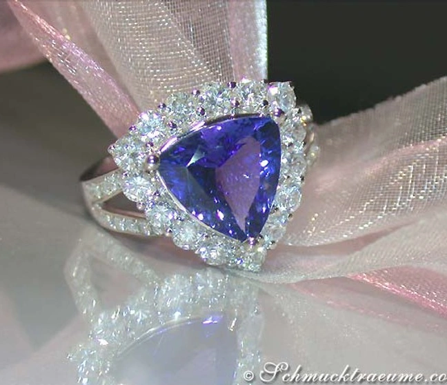 Erstklassiger Tansanit Ring mit Brillanten - Image 1 Erstklassiger Tansanit Ring mit Brillanten - Image 1