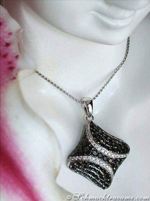 Auffallender schwarze Diamanten Anhänger im Rauten Design - Image 2