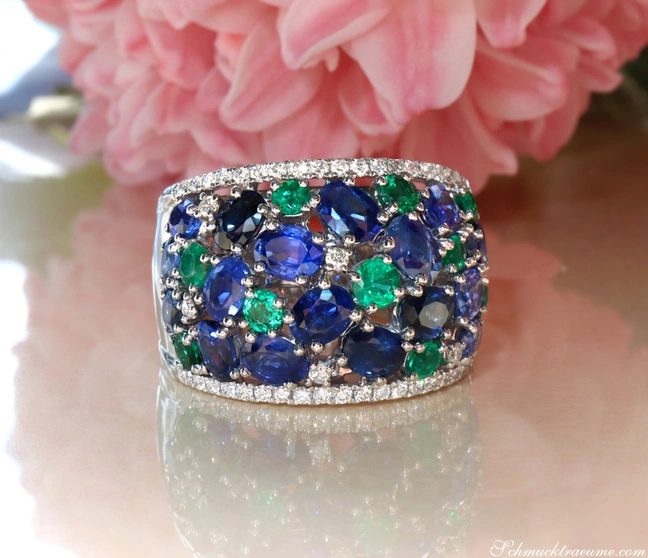 Fabelhafter Saphir Ring mit Smaragden und Brillanten - Image 1 Fabelhafter Saphir Ring mit Smaragden und Brillanten - Image 1