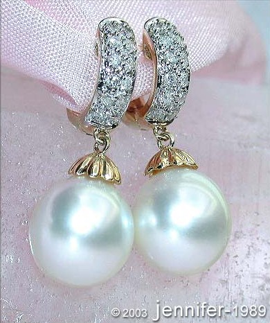 Perlenohrringe aus Gelbgold mit Diamantbesatz und großen Süßwasserperlen