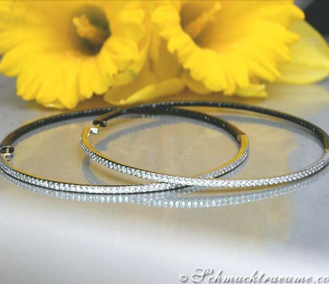 Riesige Creolen mit schwarzen Diamanten und weißen Brillanten - Image 1 Riesige Creolen mit schwarzen Diamanten und weißen Brillanten - Image 1