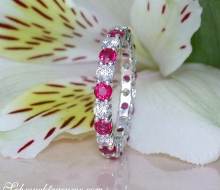Feinster Diamanten Memory Ring mit Rubinen in Weißgold 750