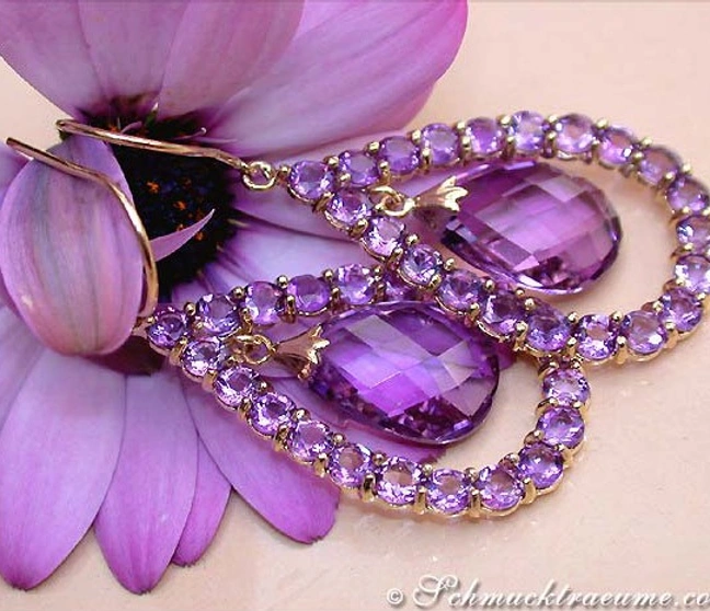 Prächtige Amethyst-Ohrhänger mit 44 violetter Steinen auf Gelbgold 585 Prächtige Amethyst-Ohrhänger mit 44 violetter Steinen auf Gelbgold 585