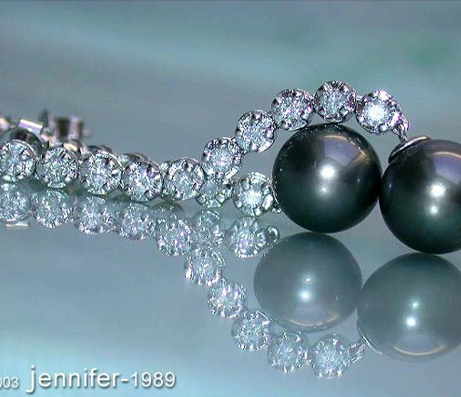 Tahitiperlen-Ohrgehänge mit 1.640 Karat Brillanten, extra lang, 11-12 mm Tahitiperlen-Ohrgehänge mit 1.640 Karat Brillanten, extra lang, 11-12 mm