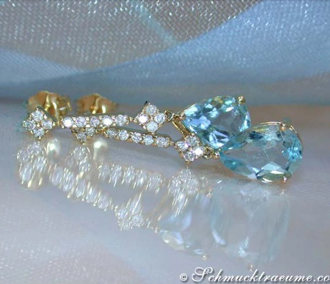 Grazile Aquamarin Tropfen Ohrringe mit Diamanten, Gelbgold 585, Detailaufnahme Grazile Aquamarin Tropfen Ohrringe mit Diamanten, Gelbgold 585, Detailaufnahme