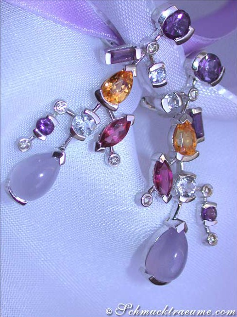 Edelstein-Ohrgehänge mit Multicolor-Steinen und Brillanten, detailreich, moderner Chic