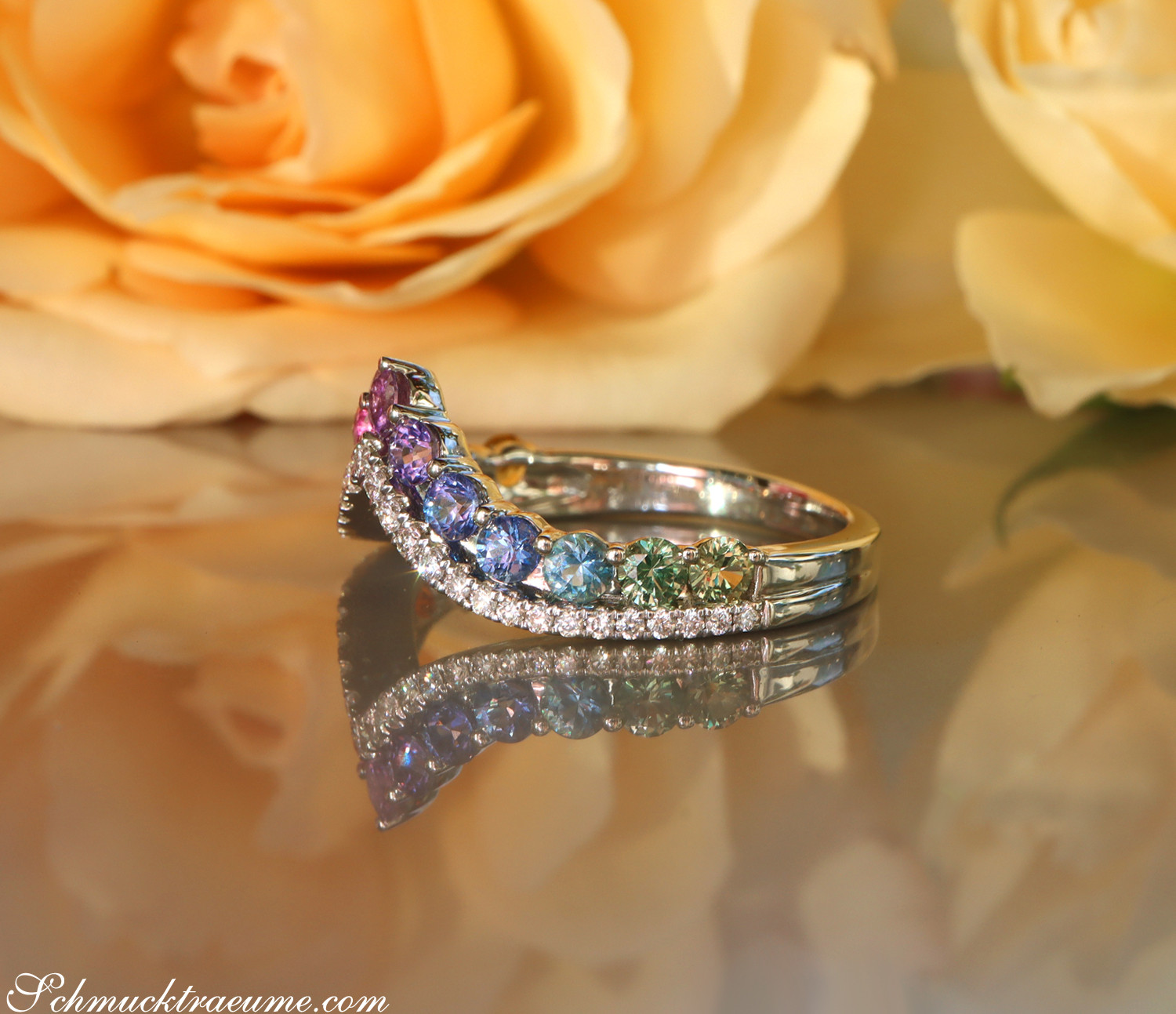 Raffinierter Regenbogen Saphir Ring mit Brillanten - Image 10