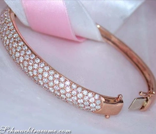 Feinster Roségold Armreif mit Diamanten: klassisch und zeitlos