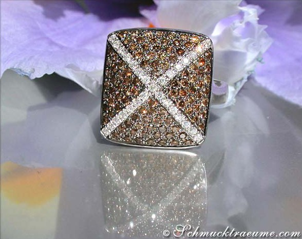 Sportlicher Ring mit naturbraunen Brillanten in Weißgold 585