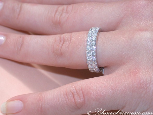 Zweireihiger Brillanten Memory Ring, 2.01 ct TW SI, Weißgold 750, Detailaufnahme