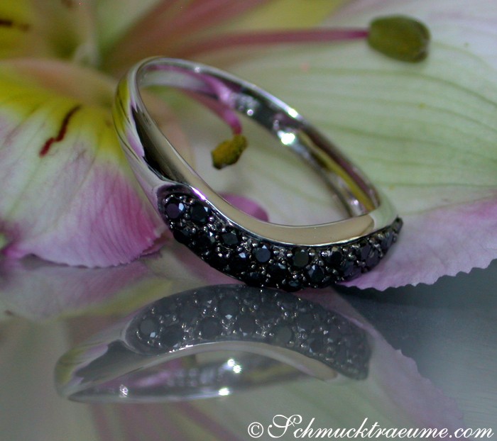Geschwungener schwarze Diamanten Ring - Image 4