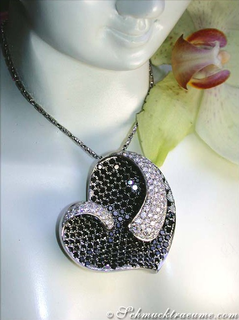 Hochkarätiger Herz Anhänger mit schwarzen Diamanten & Brillanten - Image 3