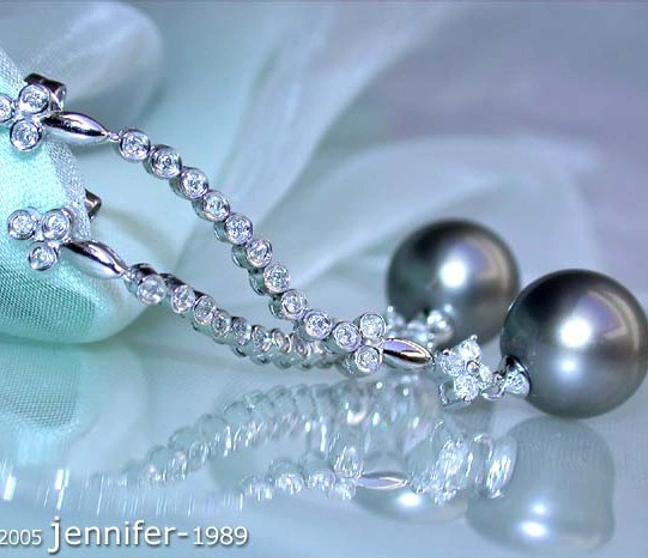 Extra lange Tahitiperlen-Ohrhänger mit Diamanten, detailreiches Design, elegant, feminin Extra lange Tahitiperlen-Ohrhänger mit Diamanten, detailreiches Design, elegant, feminin
