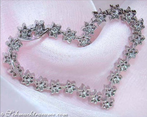 Klassischer Herz-Anhänger aus Weißgold 750 mit funkelnden Brillanten