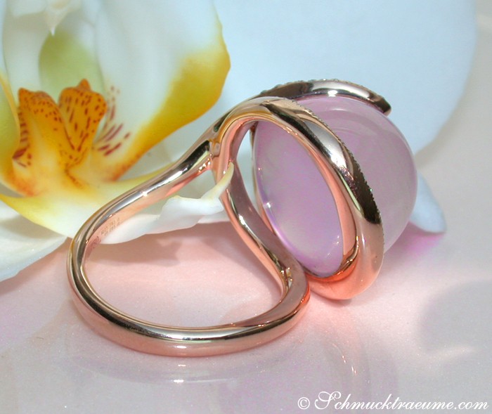 Rosenquarz-Ring mit Brillanten in Roségold, Detailaufnahme